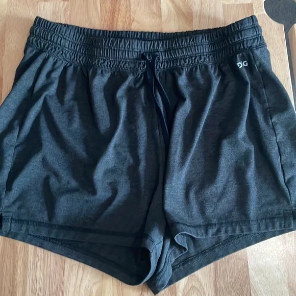 Women’s shorts - Picture 2 of 3